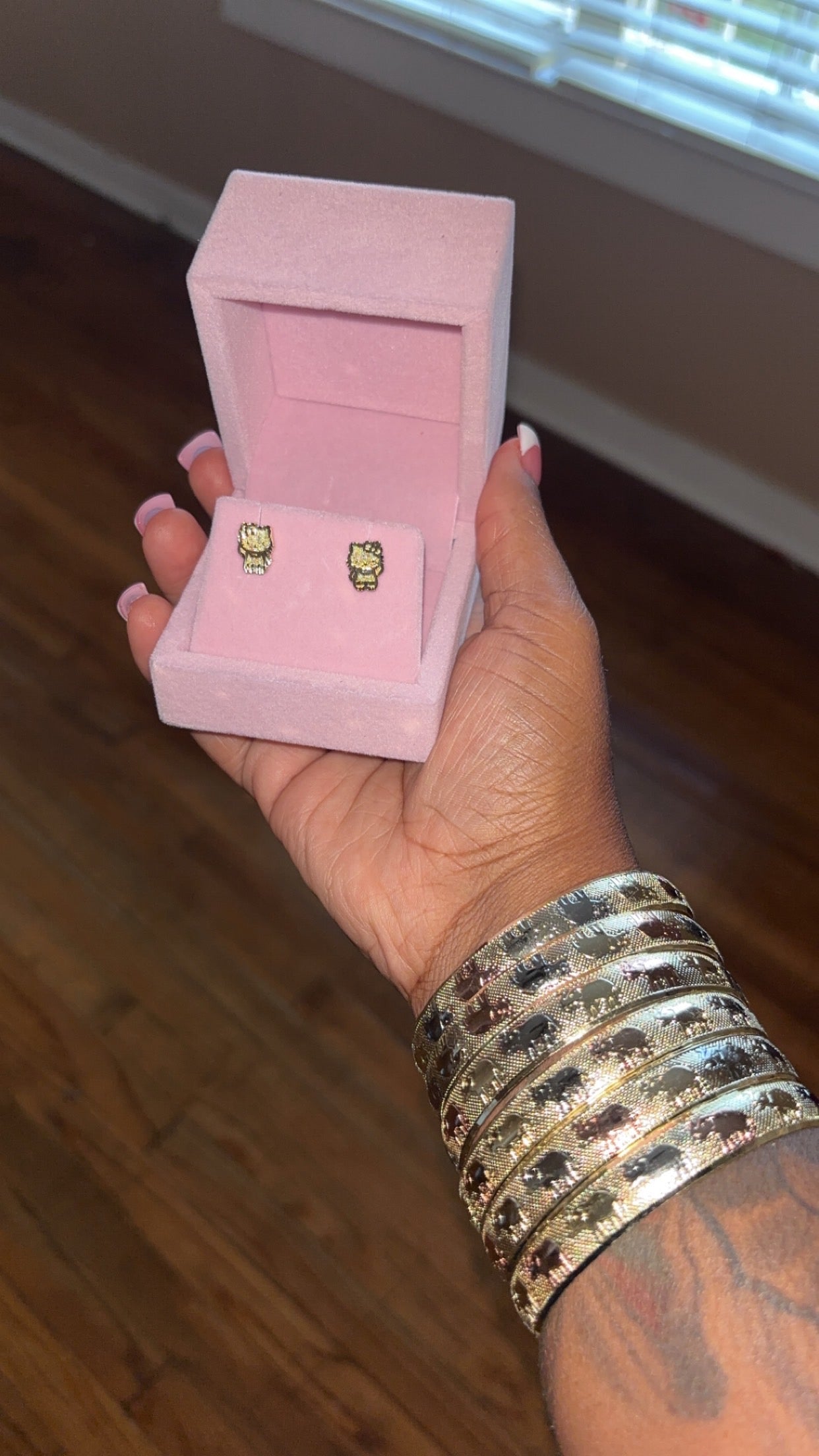 Small hello kitty studs